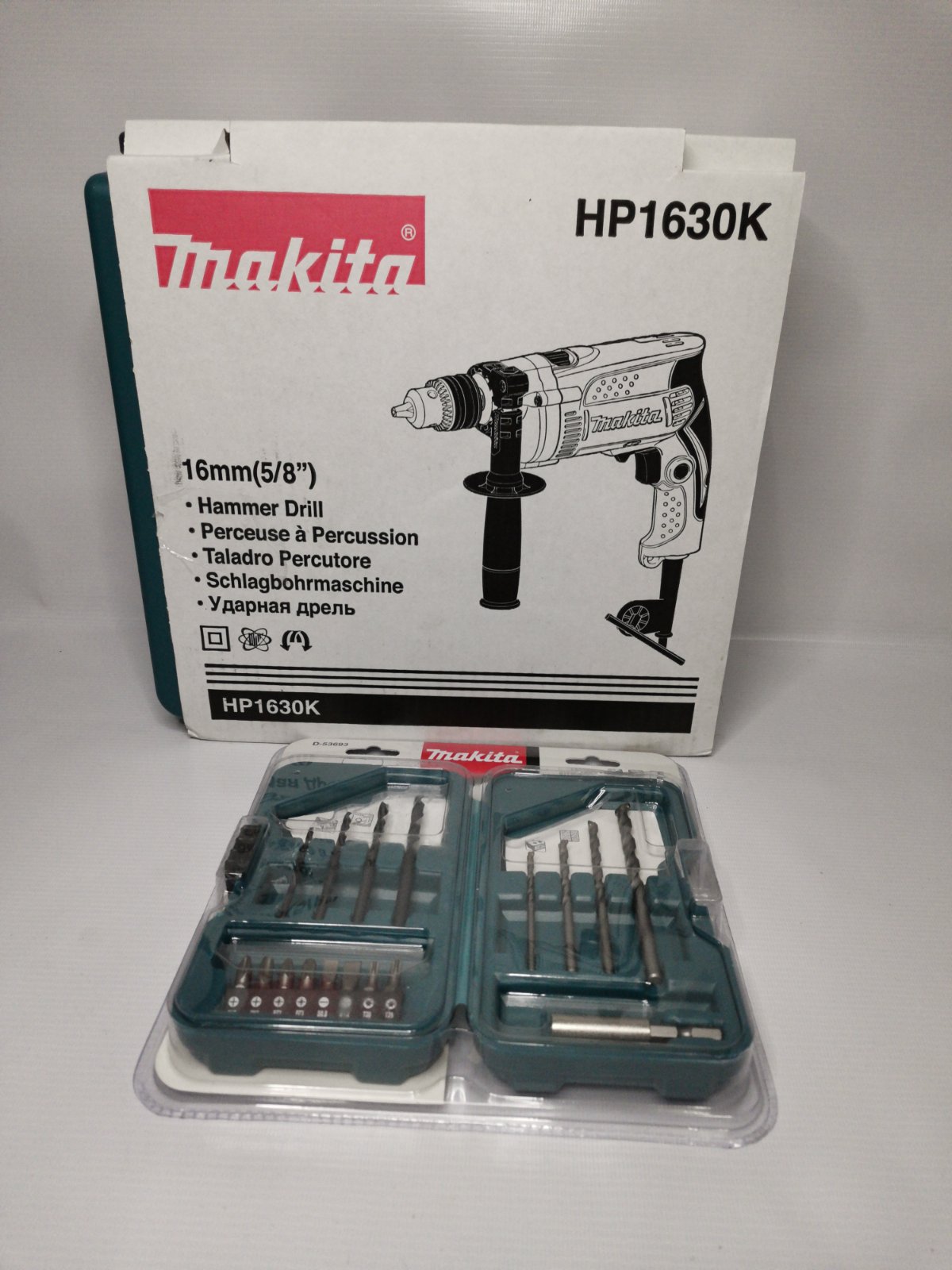 MAKITA HP1630K Hammer Drill 16mm (Variable Speed & Reversible) with Carrying Case and 17-pc. Drill Bit Set