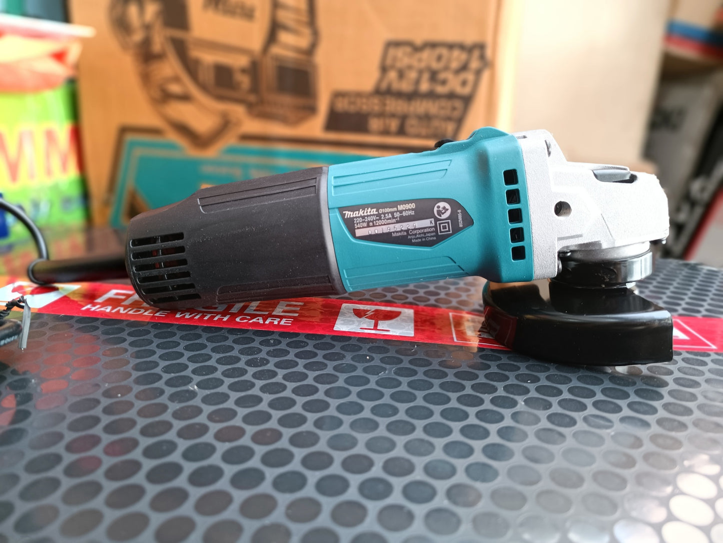 MAKITA M0900B Angle Grinder, Slide Switch 540W (4″)
