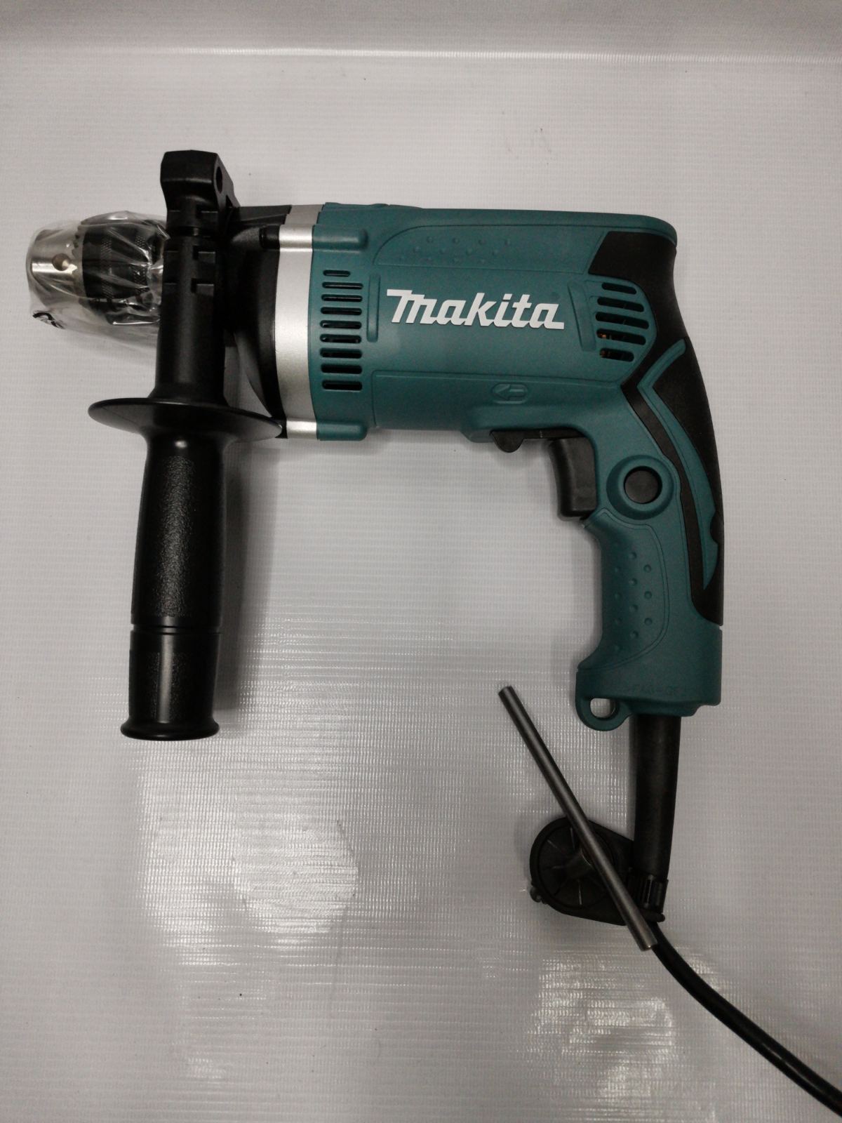 MAKITA HP1630K Hammer Drill 16mm (Variable Speed & Reversible) with Carrying Case and 17-pc. Drill Bit Set