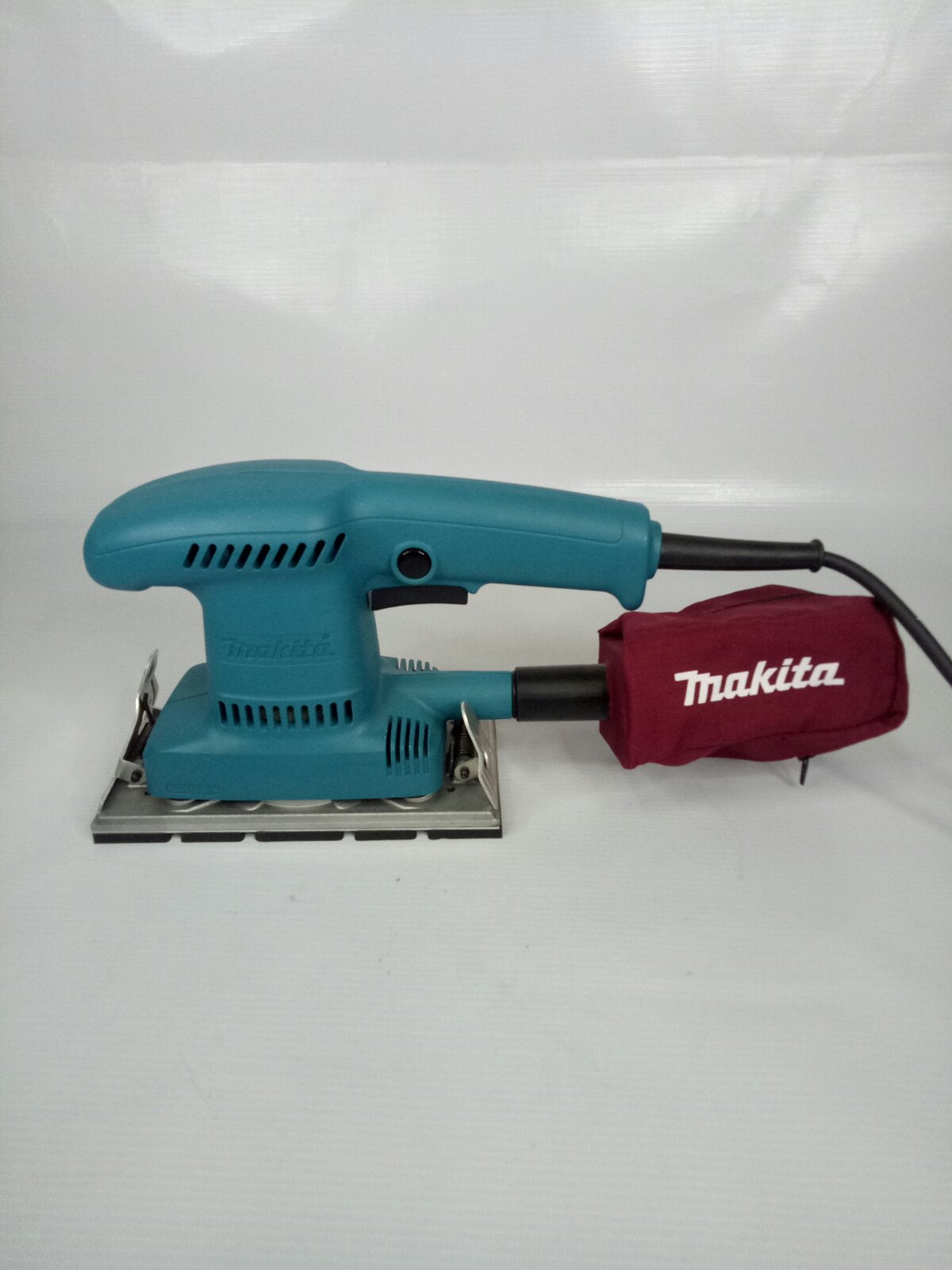 MAKITA BO3700 Finishing Sander 180W (3-5/8″ x 7-1/4″)