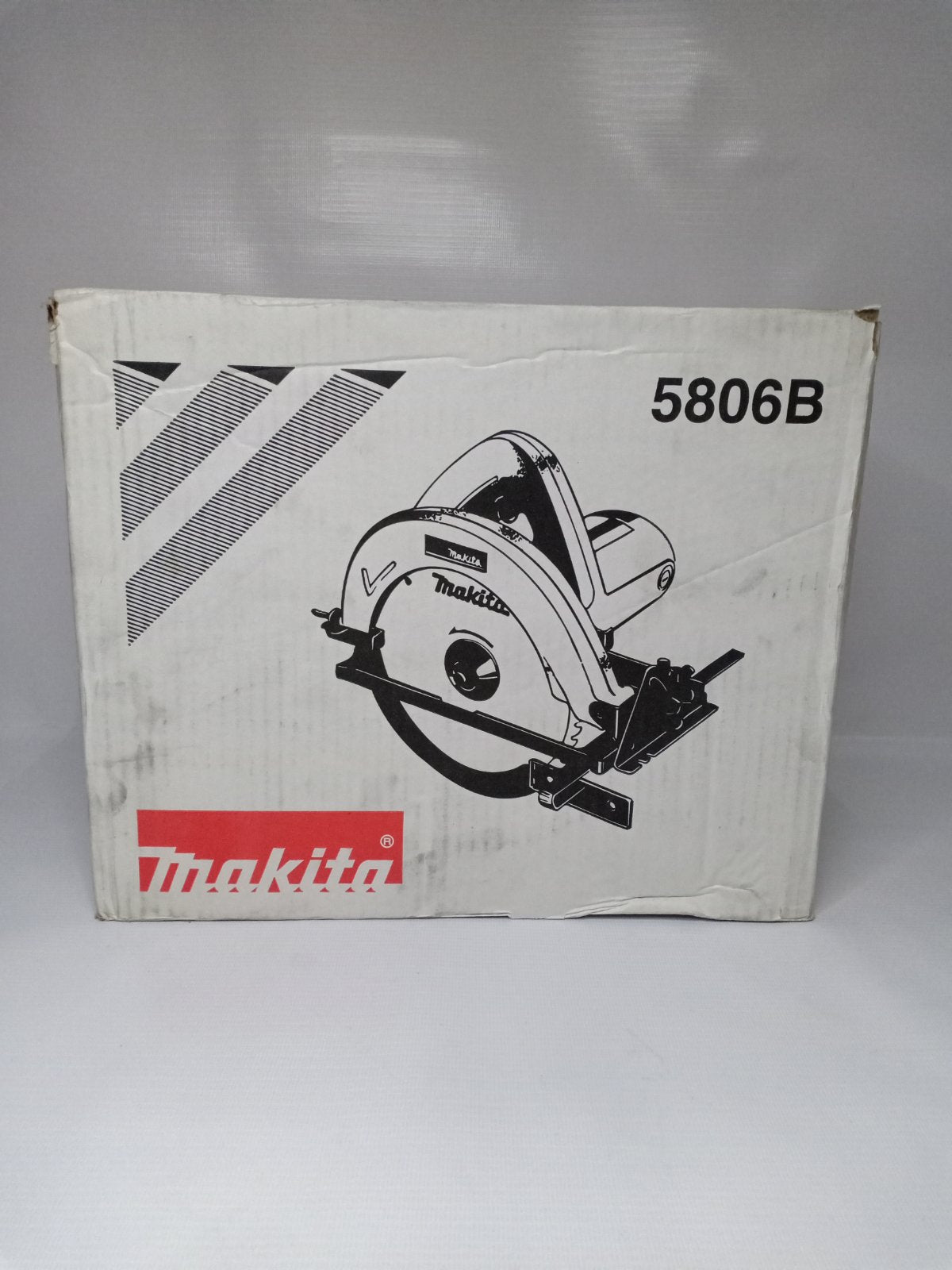 MAKITA 5806B Circular Saw 1050W (7-1/4″)