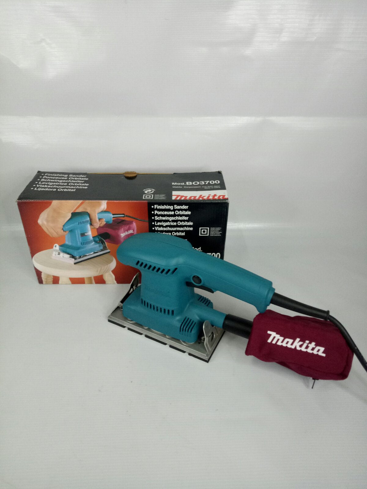 MAKITA BO3700 Finishing Sander 180W (3-5/8″ x 7-1/4″)