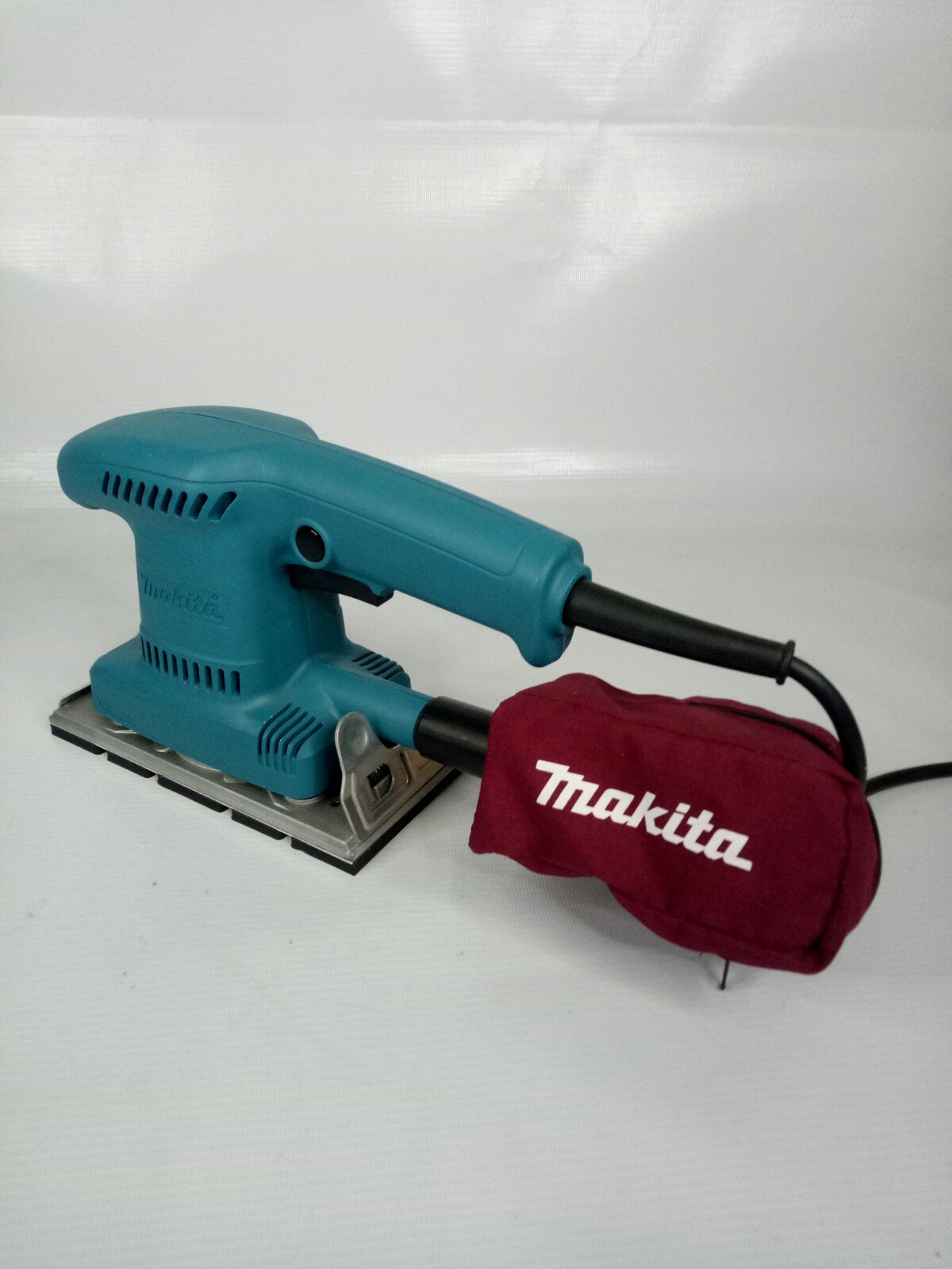 MAKITA BO3700 Finishing Sander 180W (3-5/8″ x 7-1/4″)