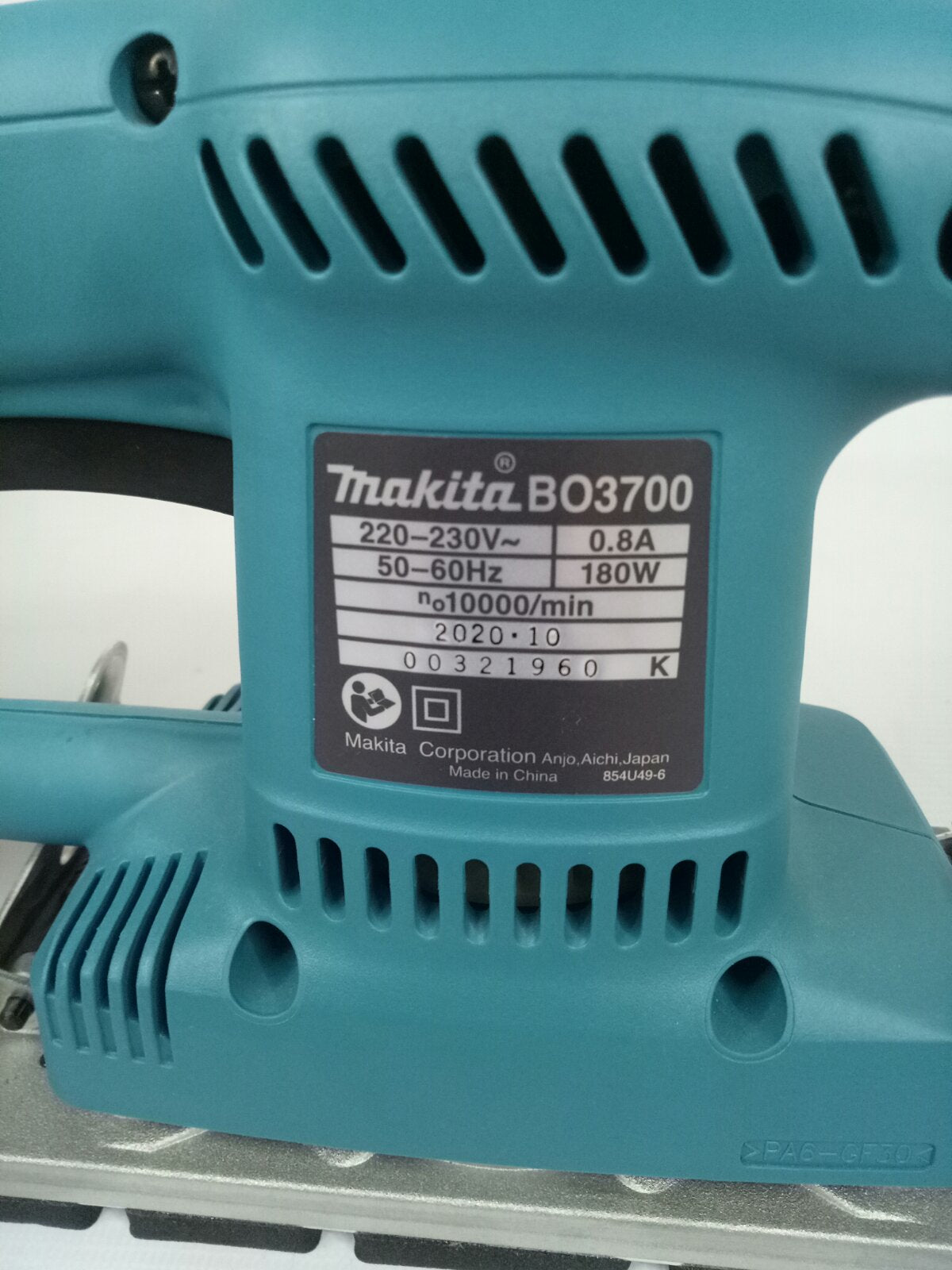 MAKITA BO3700 Finishing Sander 180W (3-5/8″ x 7-1/4″)