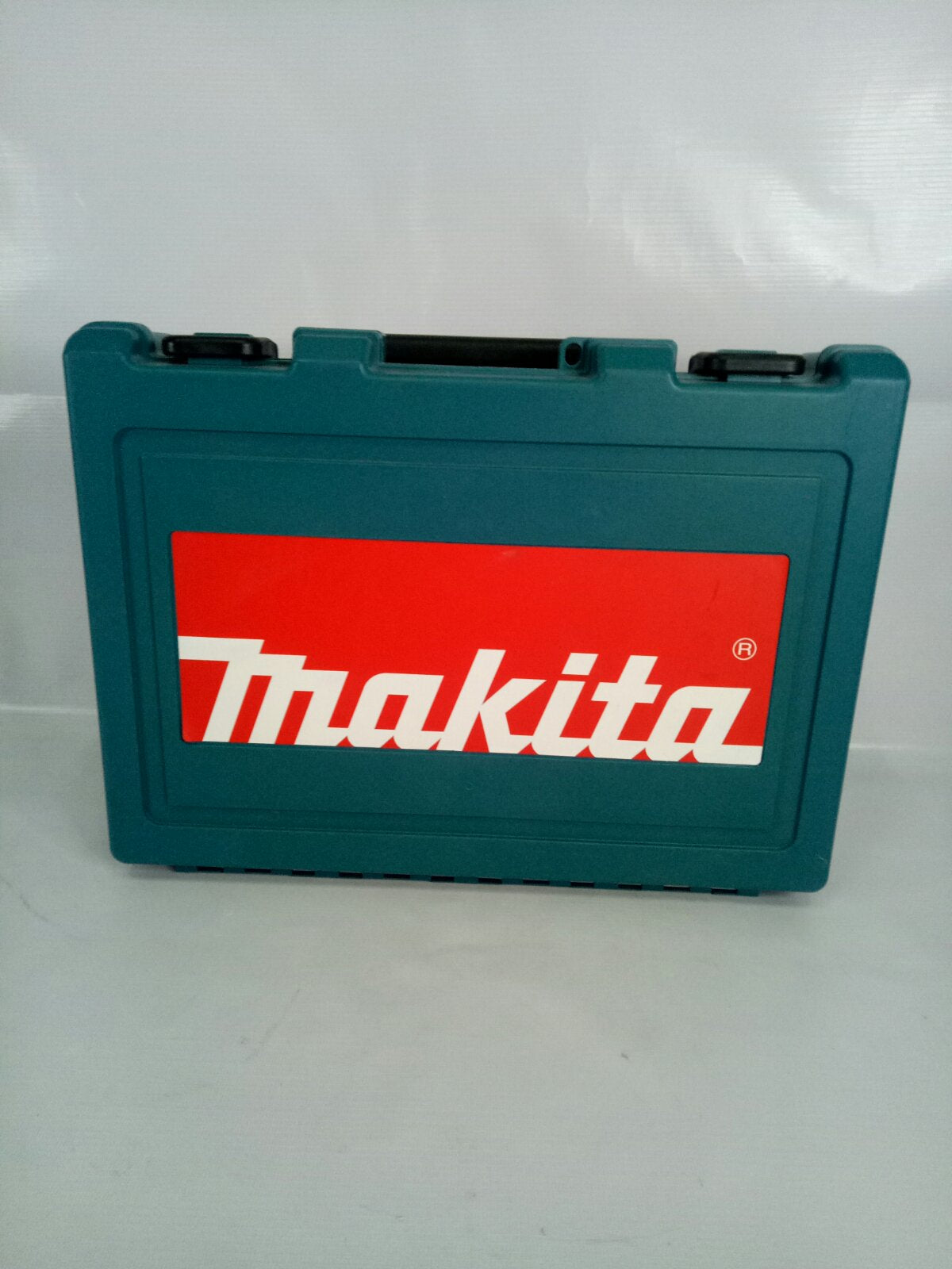 MAKITA HP2050 2-Speed Hammer Drill 720W (3/4″)