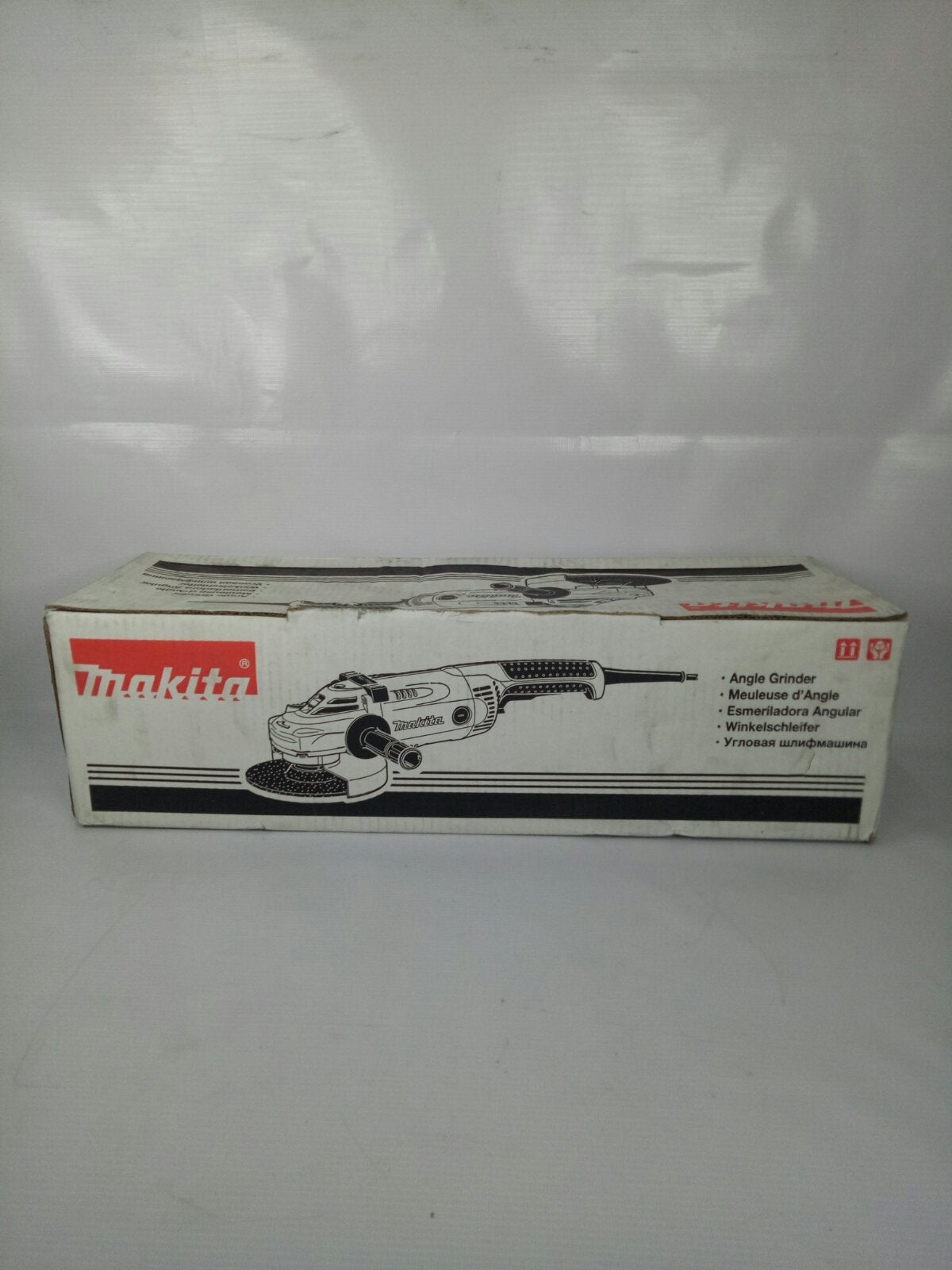 MAKITA GA6020 Angle Grinder 1,050W (6″)