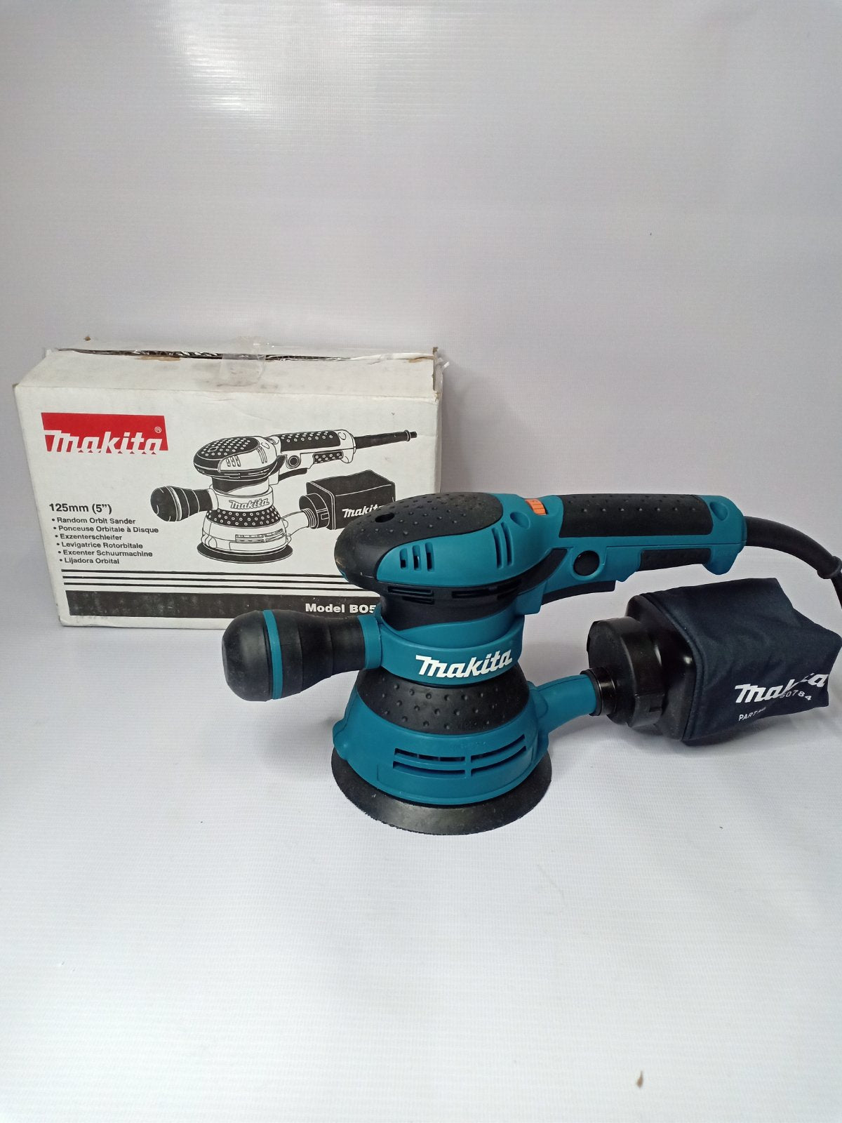 MAKITA BO5041 Random Orbit Sander 300W (4-7/8″)