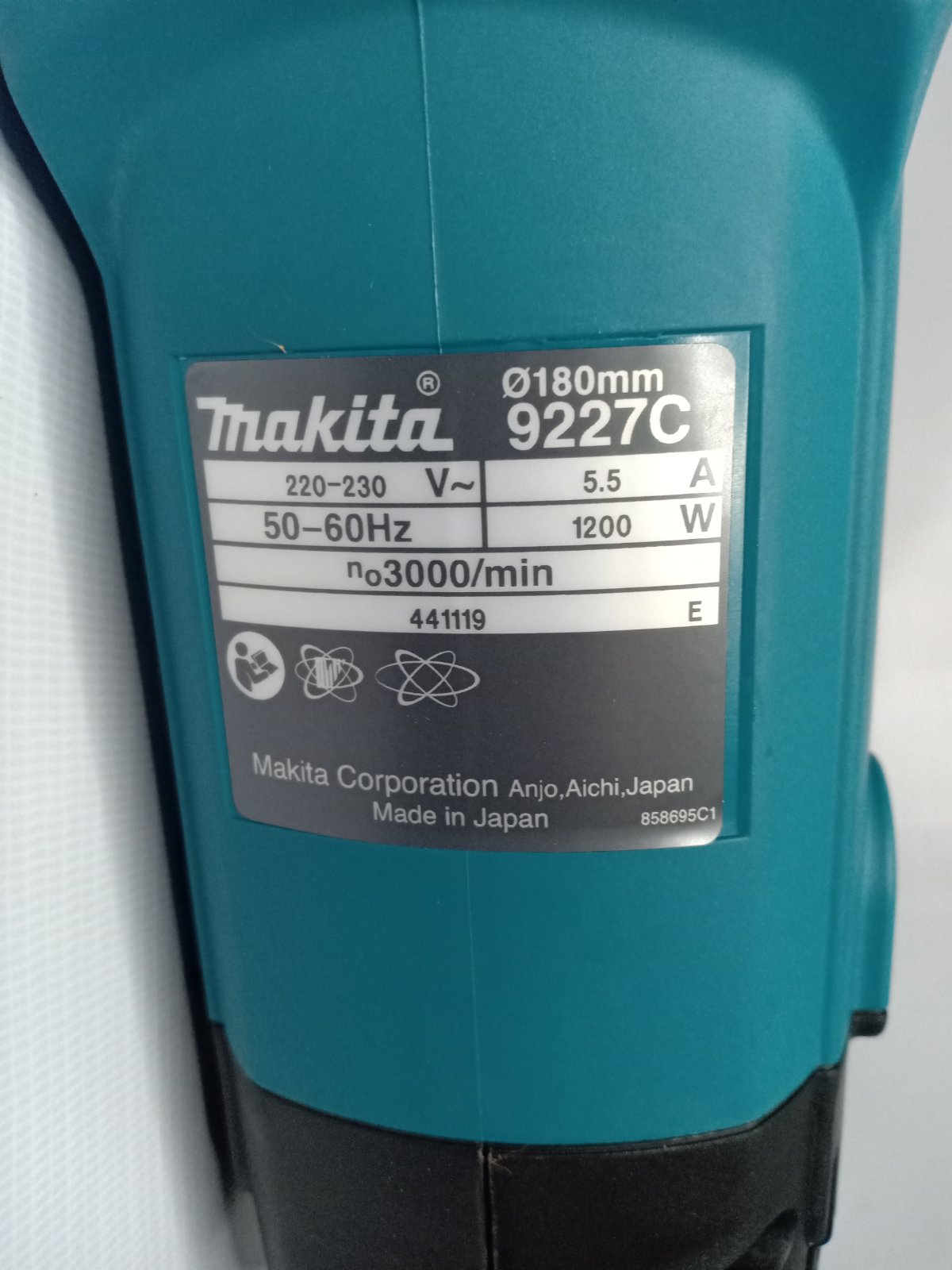 MAKITA 9227C Sander-Polisher / Buffing Machine 1200W (7″)