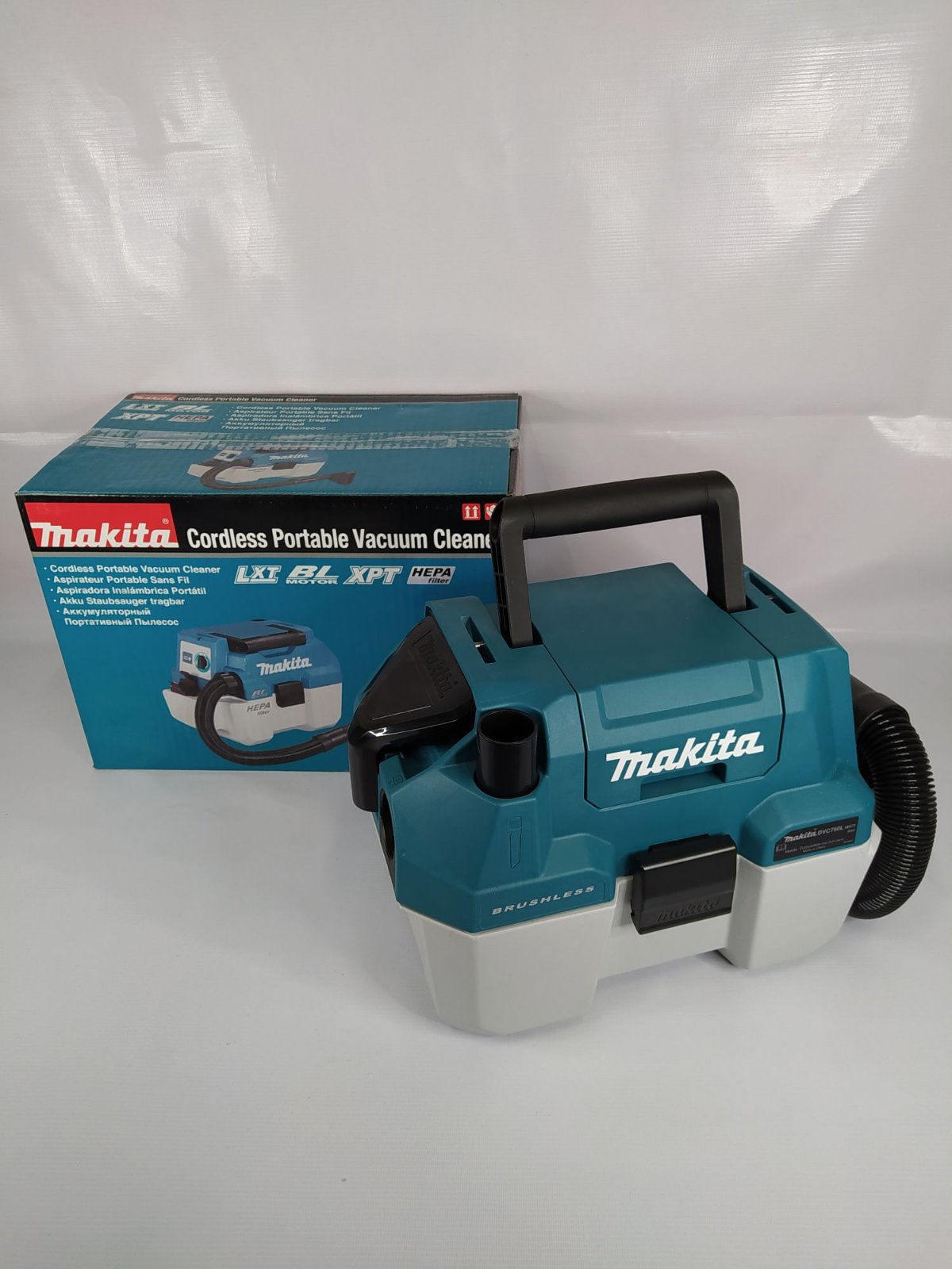 MAKITA DVC750LZ Cordless Portable Vacuum Cleaner (Wet & Dry) 18V