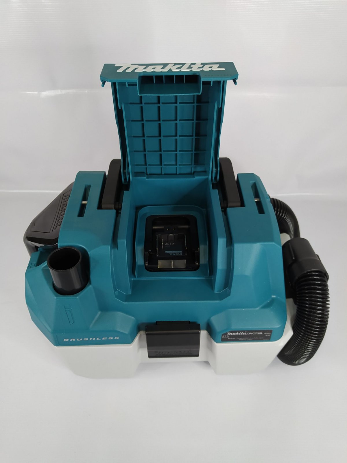 MAKITA DVC750LZ Cordless Portable Vacuum Cleaner (Wet & Dry) 18V