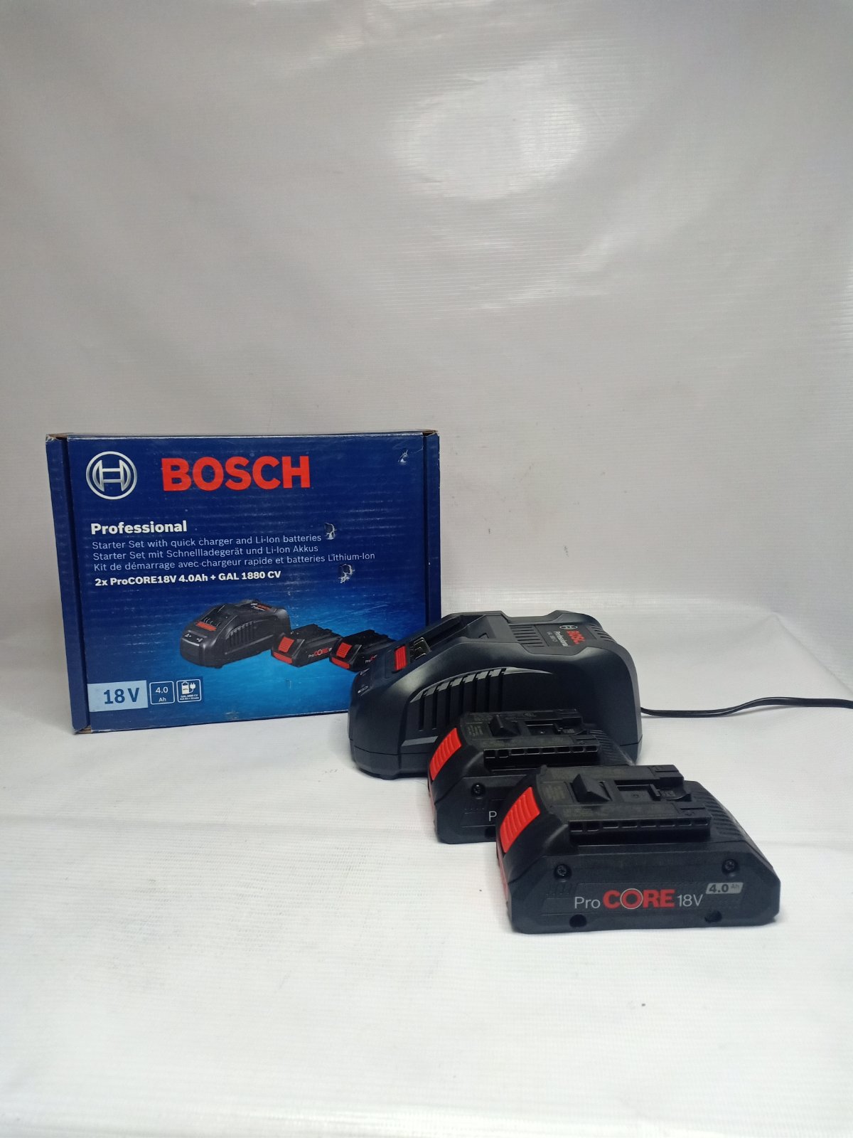 BOSCH 2 x ProCORE 18V 4.0Ah + GAL 1880 CV ProCORE Starter Kit