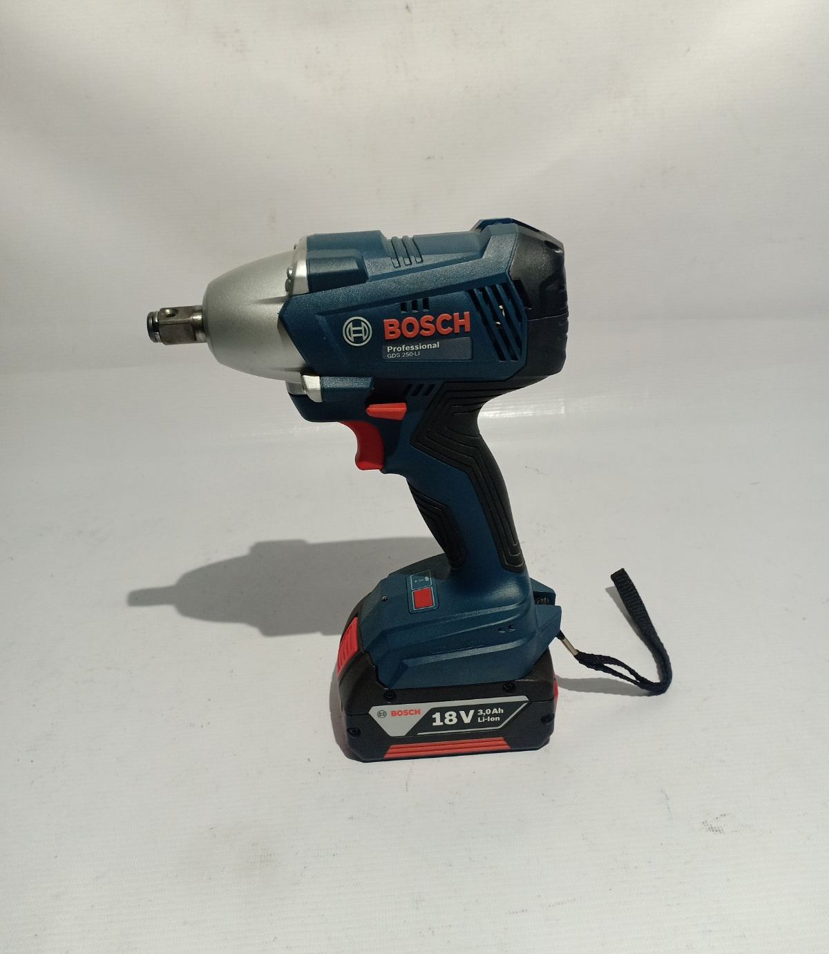 BOSCH GDS 250-Li Cordless Impact Wrench (Set with Batteries and Charger)