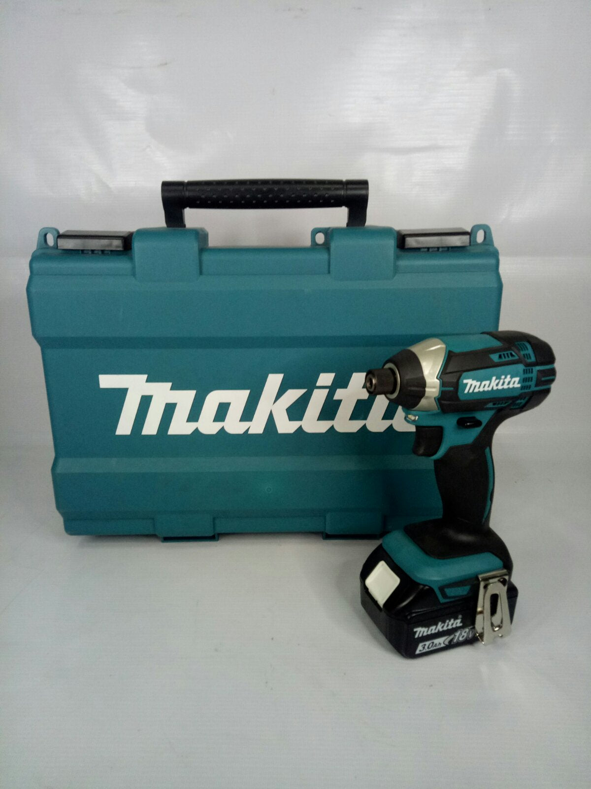 MAKITA DTD152RF 165 N·m Cordless Impact Driver 18V LXT® Li-Ion [Kit] (1/4″) with Battery and Charger