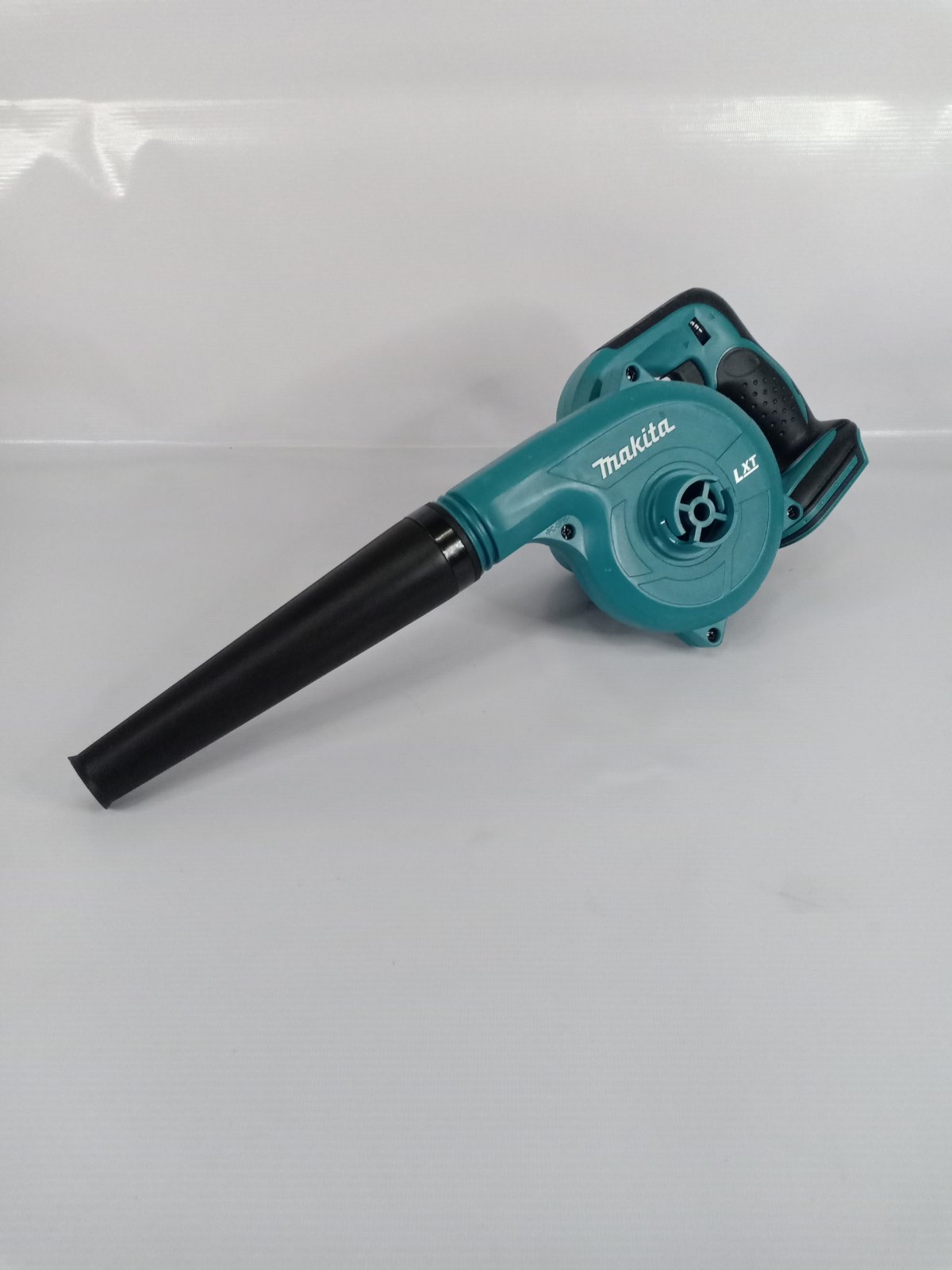 MAKITA DUB182Z Cordless Blower 18V LXT® Li-Ion [Bare Tool]  (91 CFM)